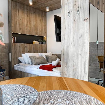 Beautiful Studio For Couples With Air Conditioning - Old Town & Main Station Krasków Eksteriør bilde
