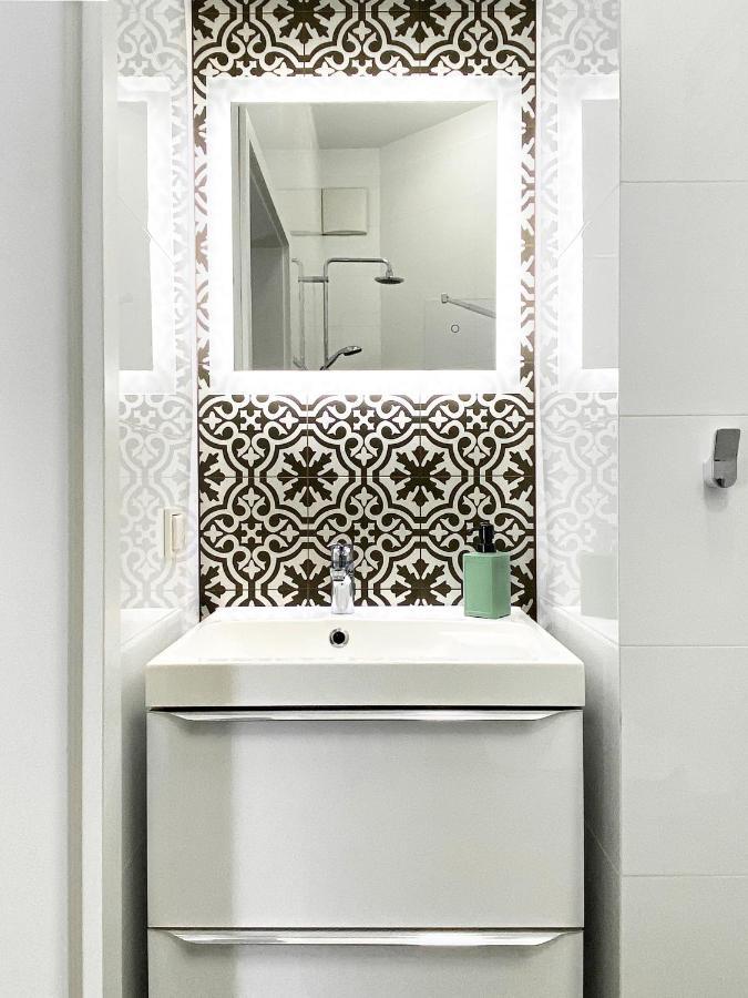 Beautiful Studio For Couples With Air Conditioning - Old Town & Main Station Krasków Eksteriør bilde