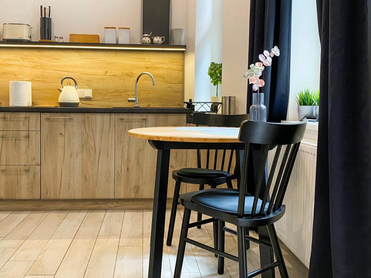 Beautiful Studio For Couples With Air Conditioning - Old Town & Main Station Krasków Eksteriør bilde