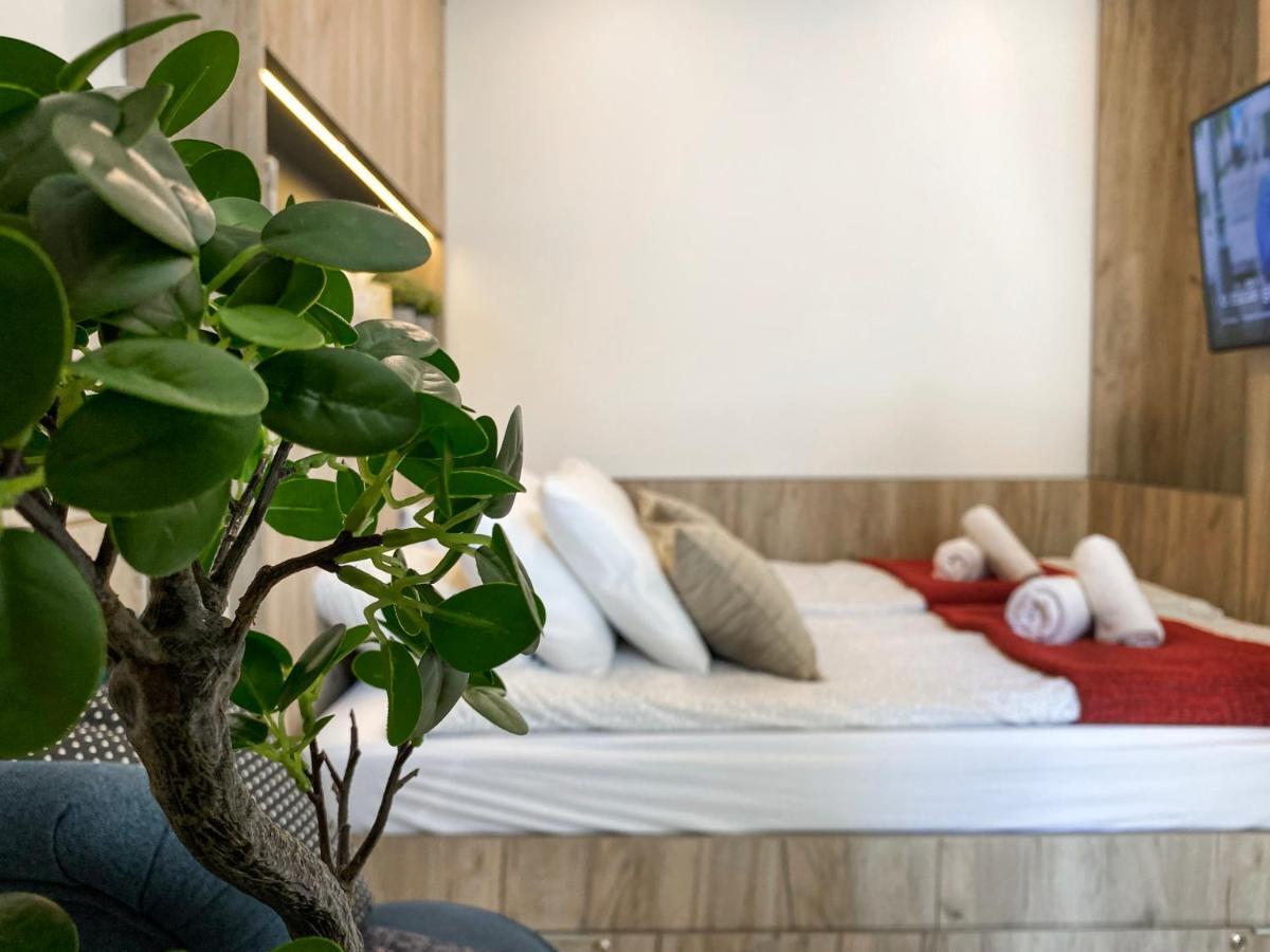 Beautiful Studio For Couples With Air Conditioning - Old Town & Main Station Krasków Eksteriør bilde